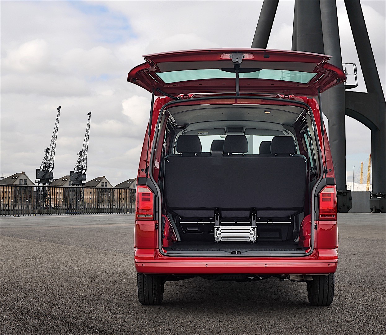 Volkswagen Transporter Kombi photo 82