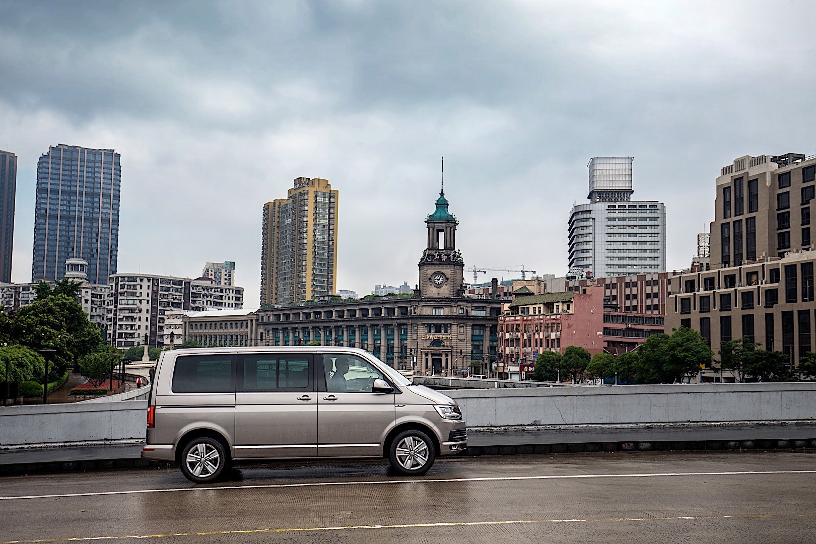 Volkswagen Transporter Kombi photo 26