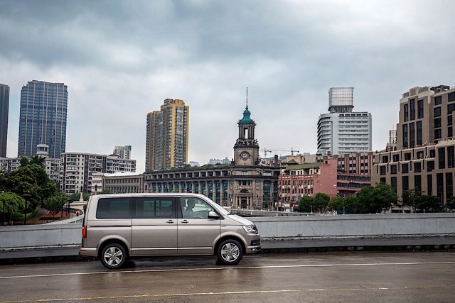 Volkswagen Transporter Kombi photo 26