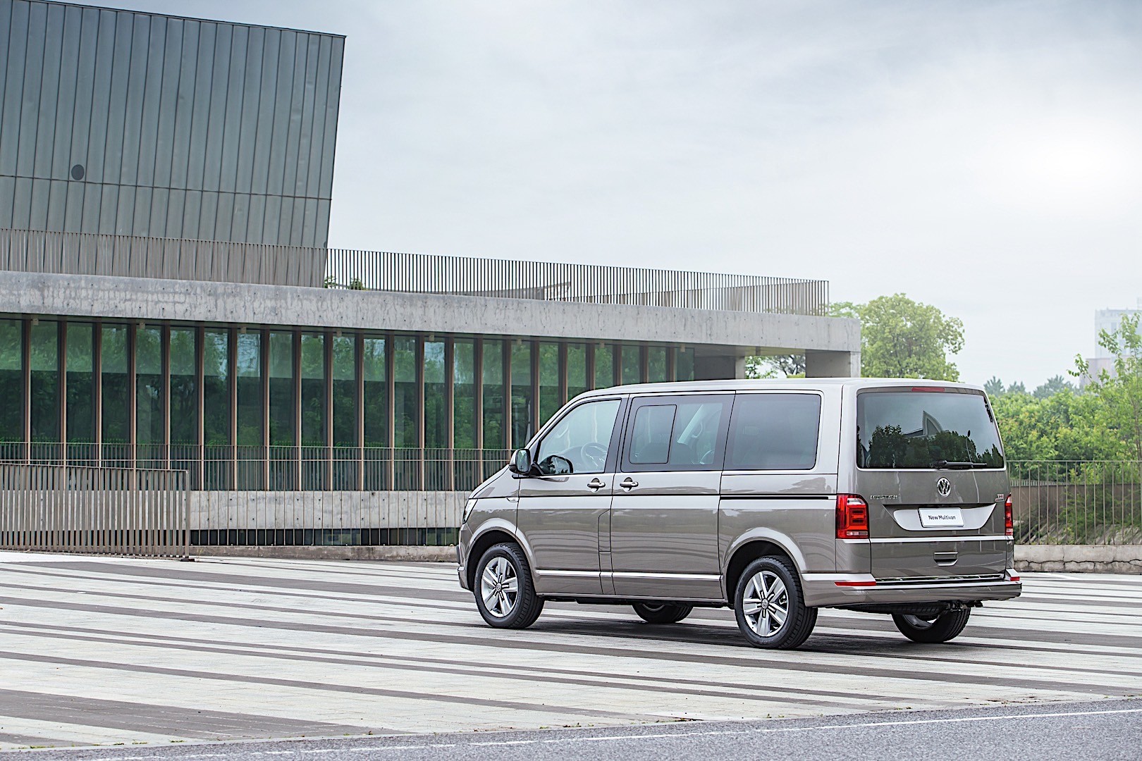 Volkswagen Transporter Kombi photo 27