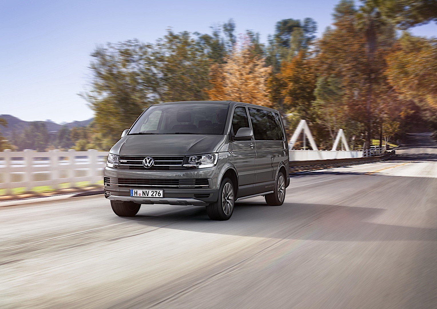 Volkswagen Transporter Kombi photo 29