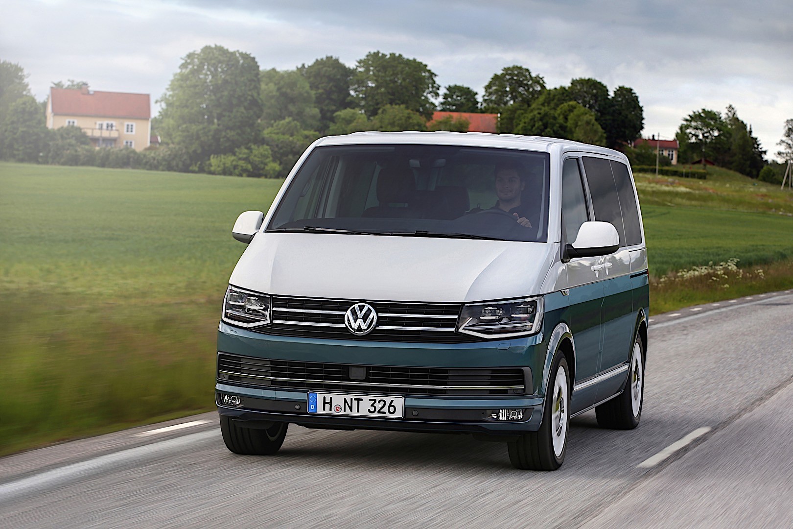 Volkswagen Transporter Kombi photo 31