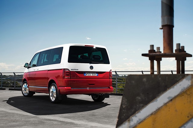 Volkswagen Transporter Kombi photo 36