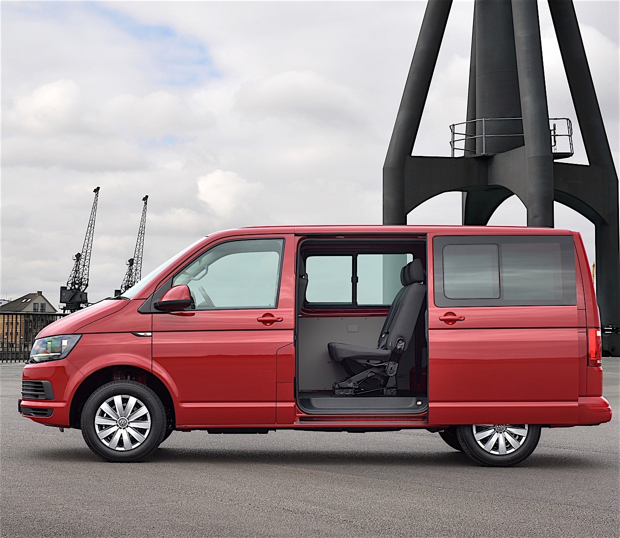 Volkswagen Transporter Kombi photo 4