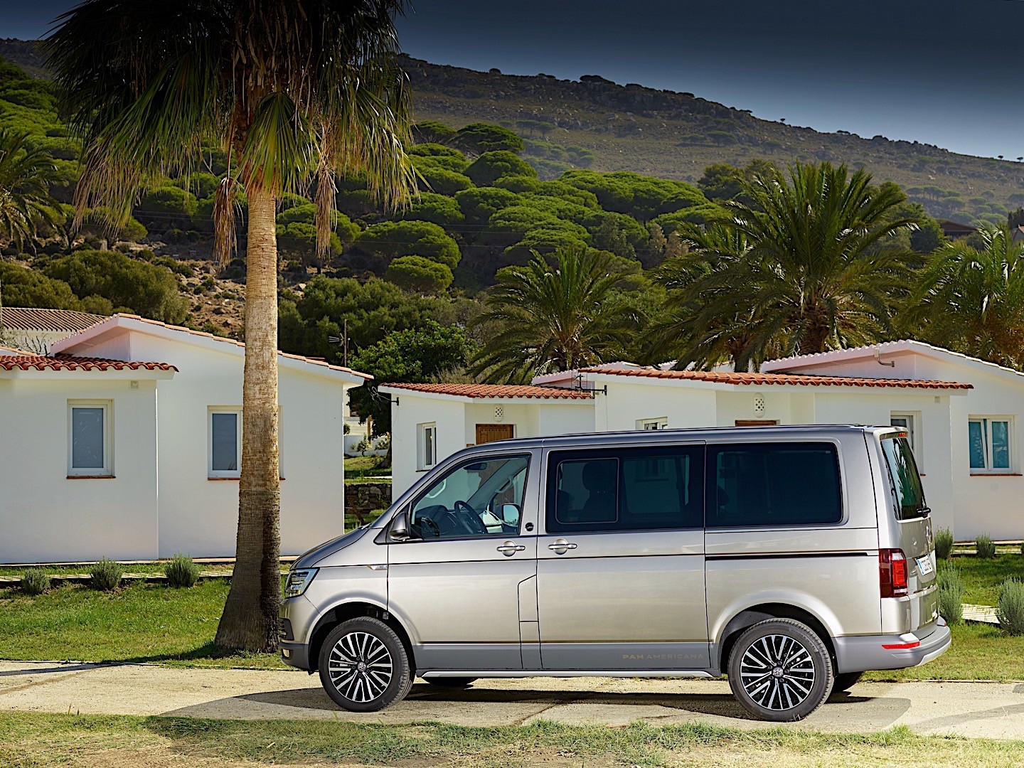 Volkswagen Transporter Kombi photo 64