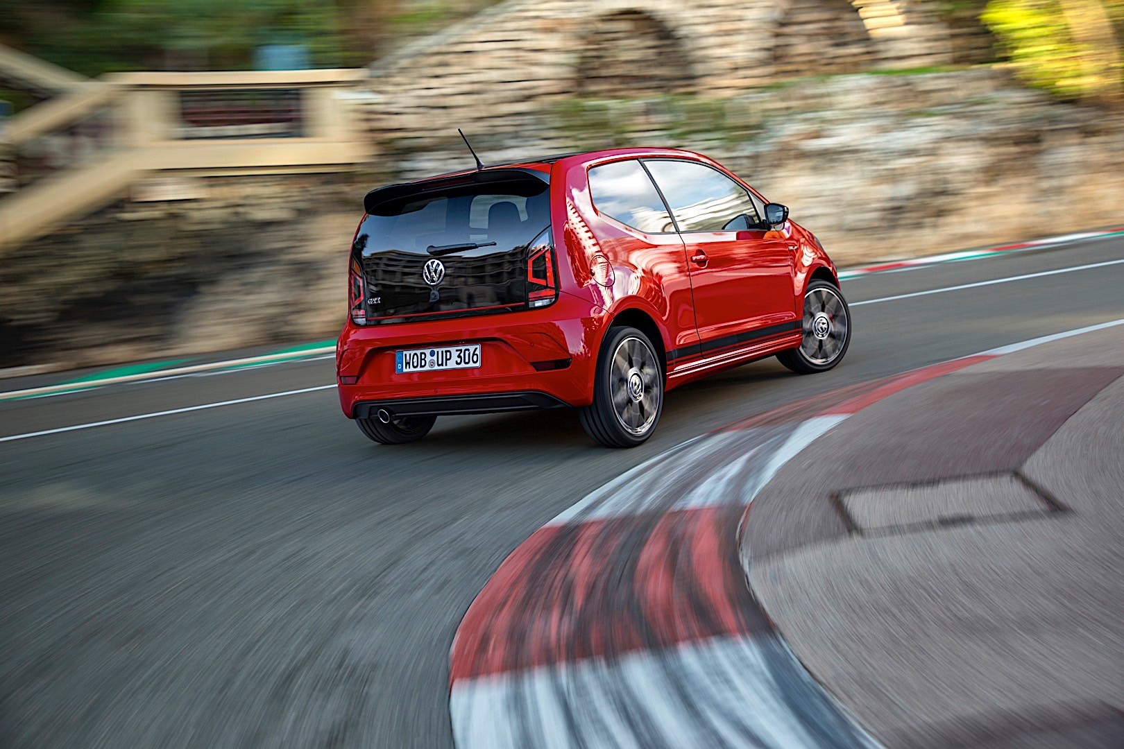 Volkswagen Up! Gti photo 16