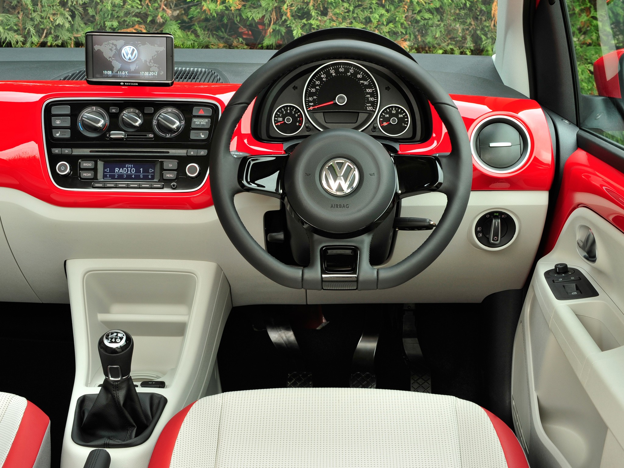 Volkswagen Up! photo 56