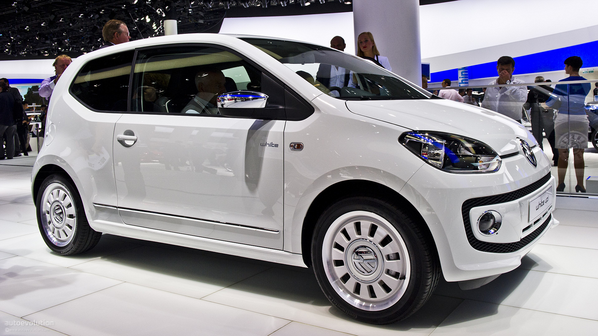 Volkswagen Up! photo 2