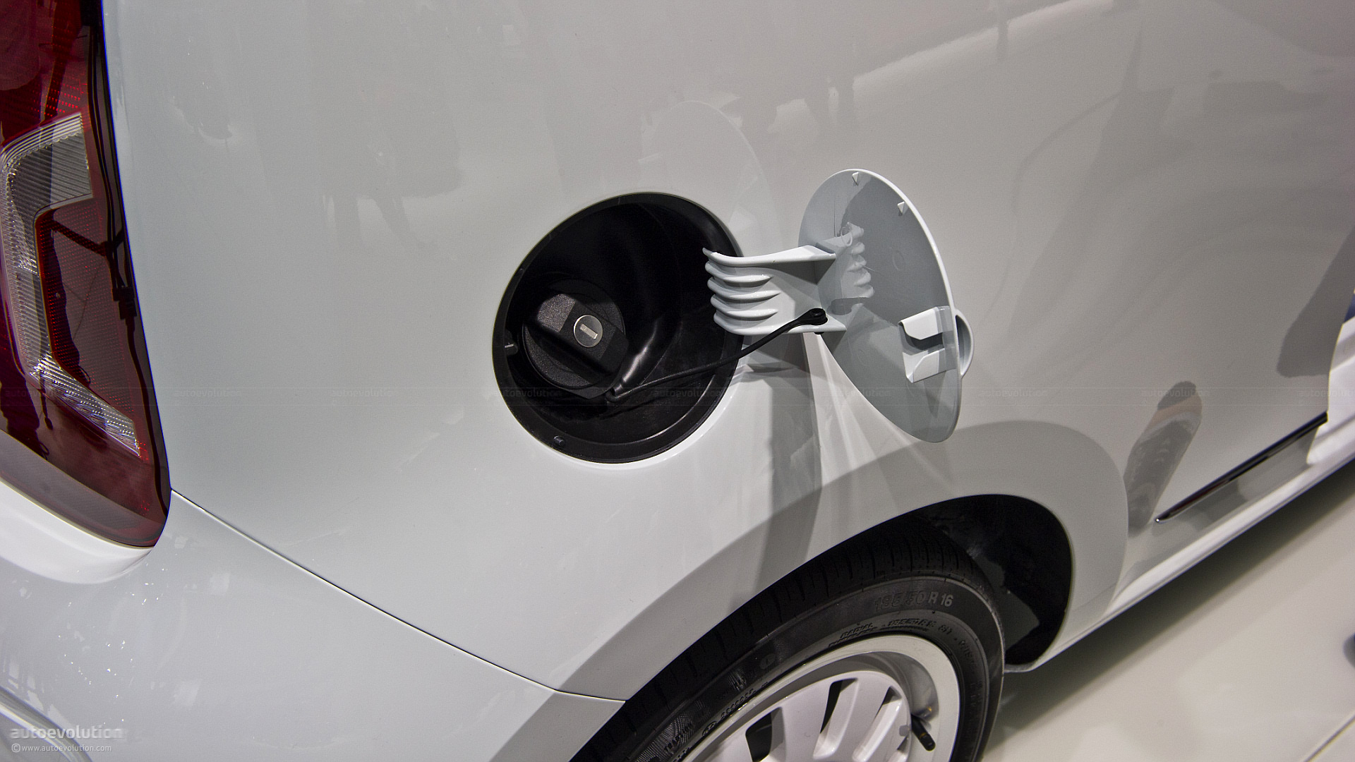 Volkswagen Up! photo 4