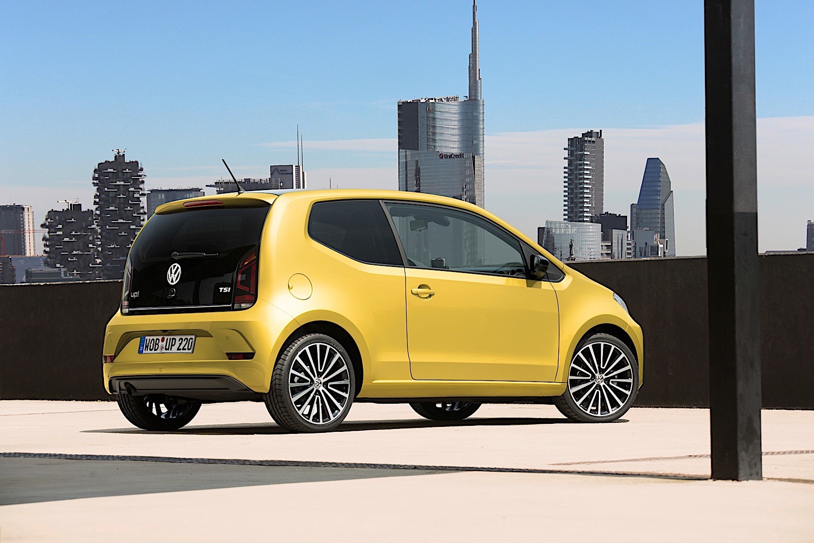 Volkswagen Up! photo 16
