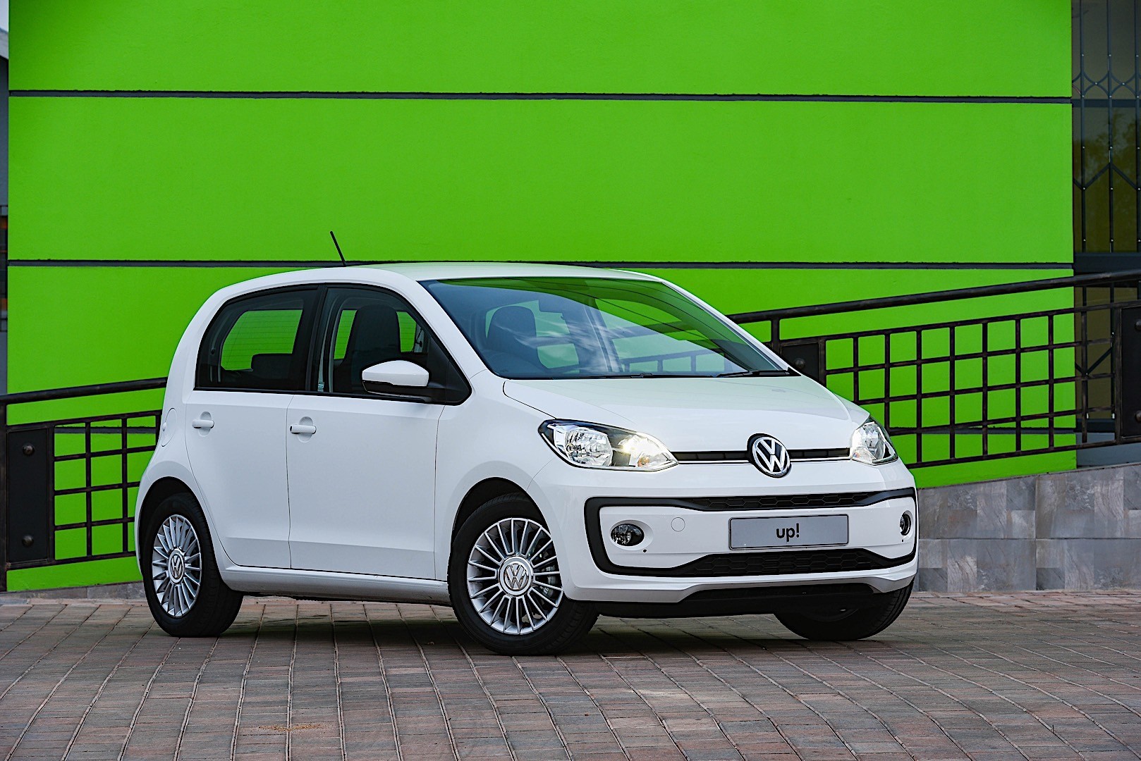 Volkswagen Up! photo 25
