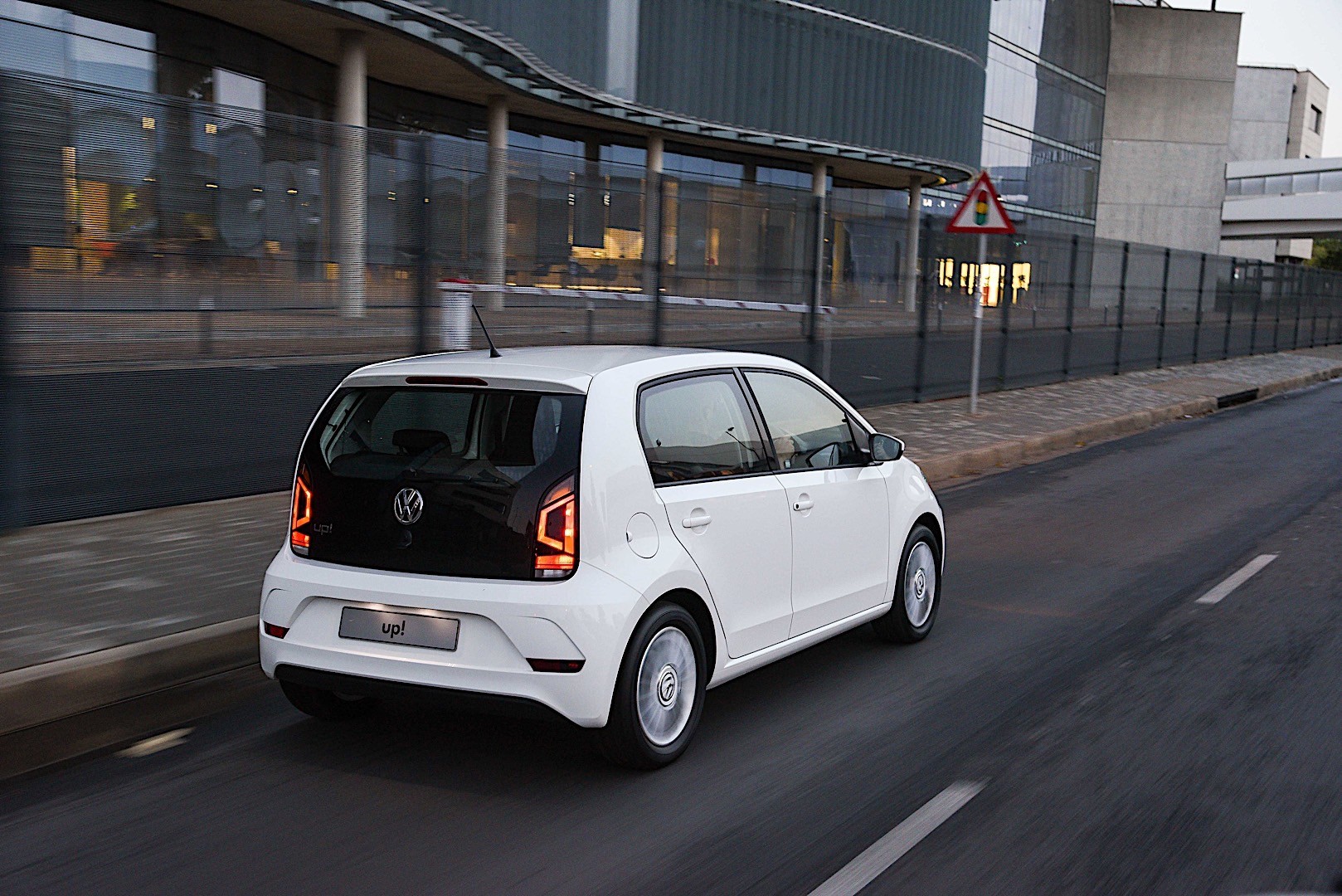 Volkswagen Up! photo 36
