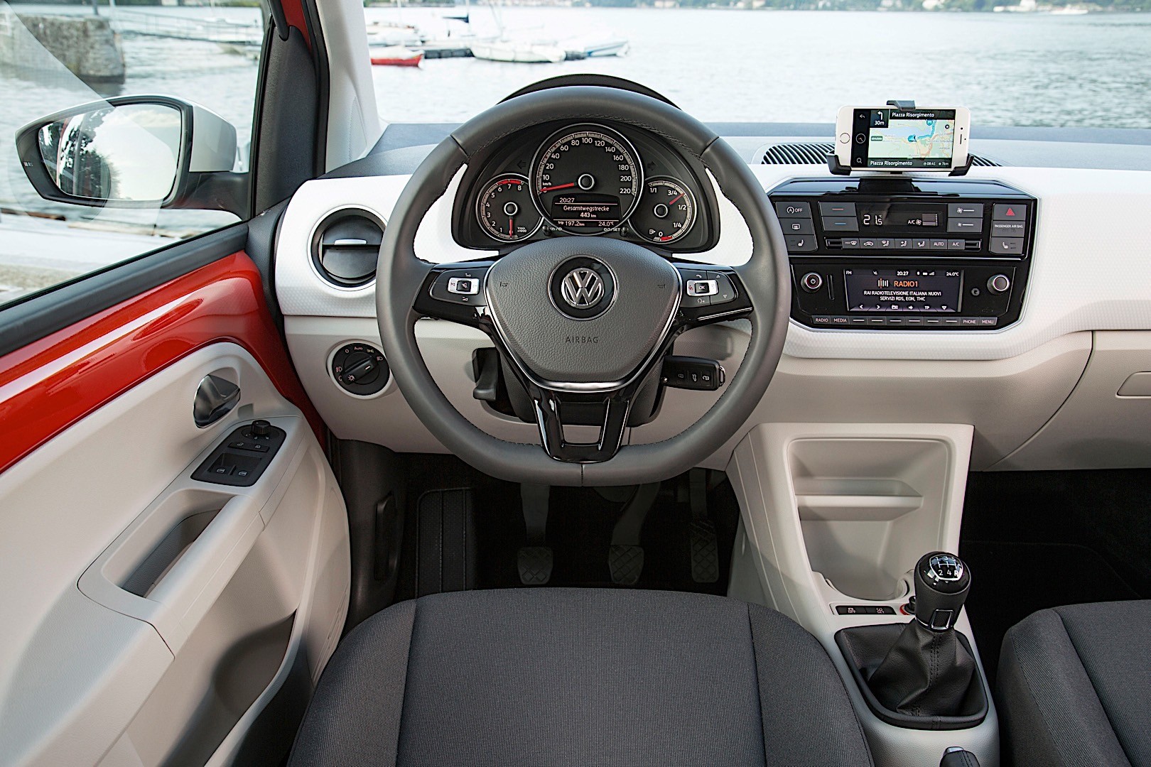 Volkswagen Up! photo 24