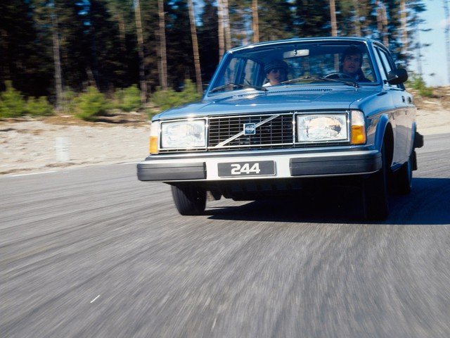 Volvo 244 photo 14