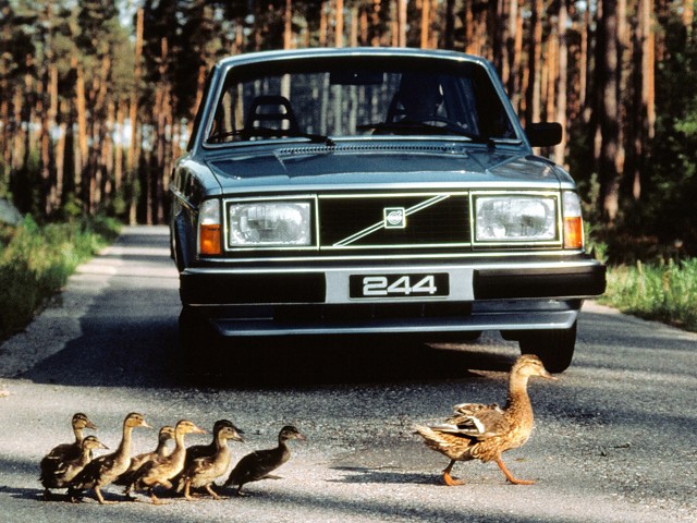 Volvo 244 photo 17
