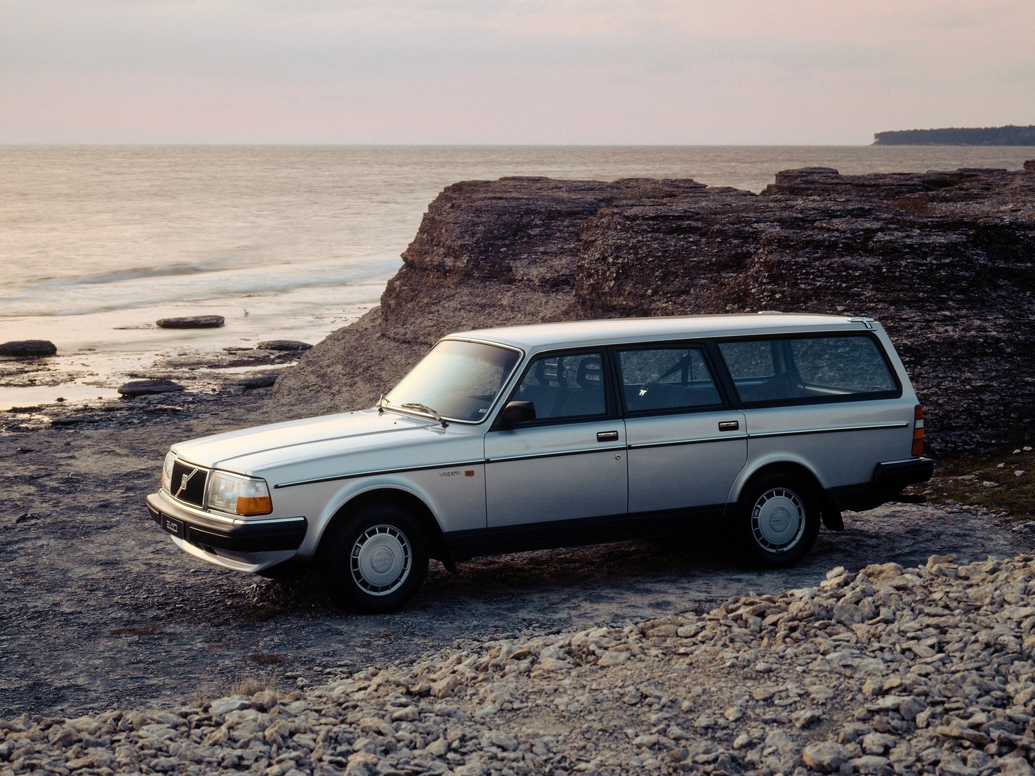 Volvo 245 photo 9