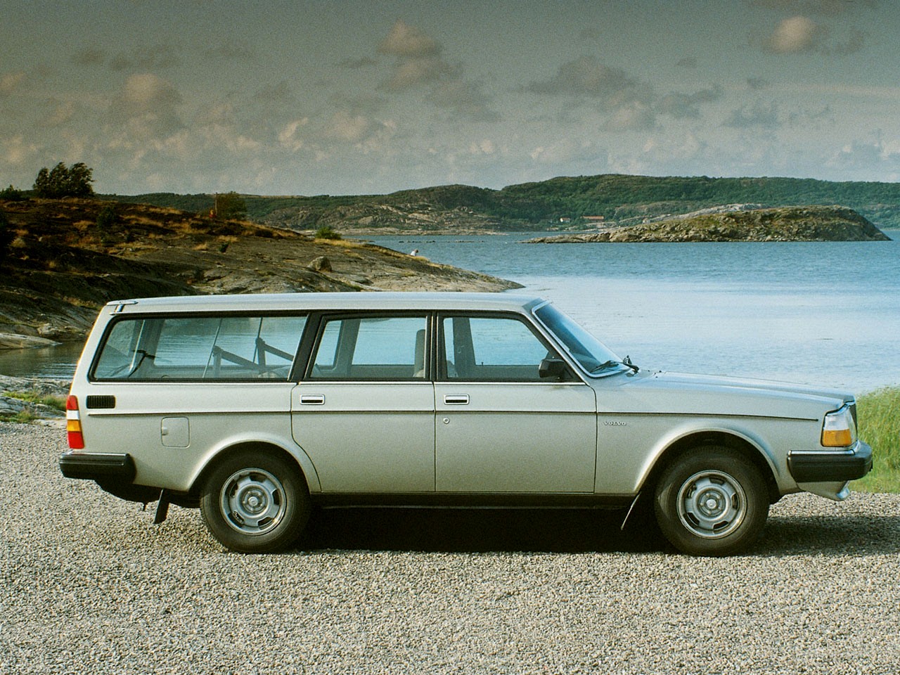 Volvo 245 photo 11