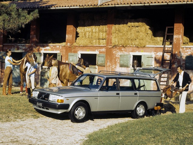 Volvo 245 photo 14