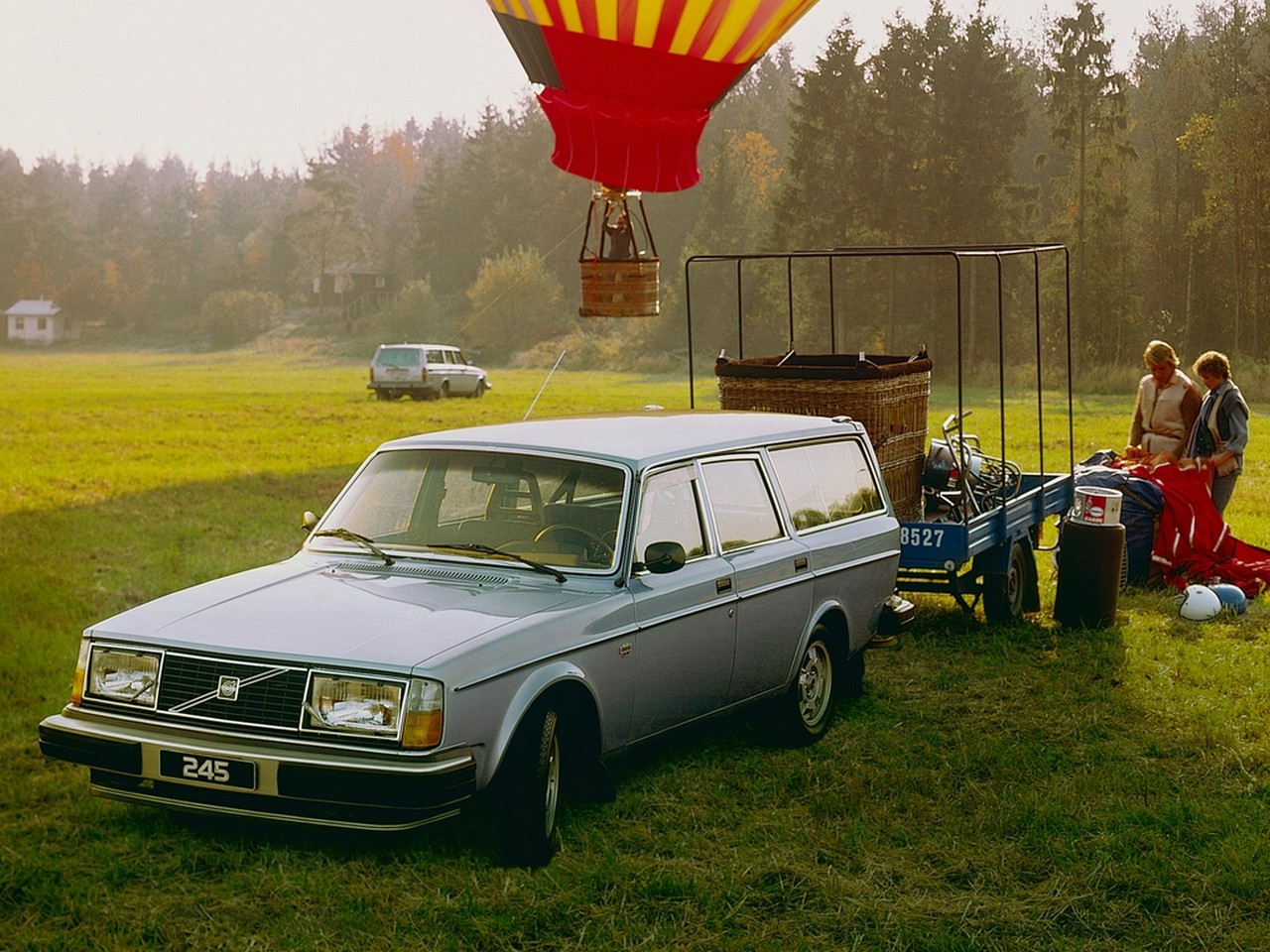 Volvo 245 photo 16