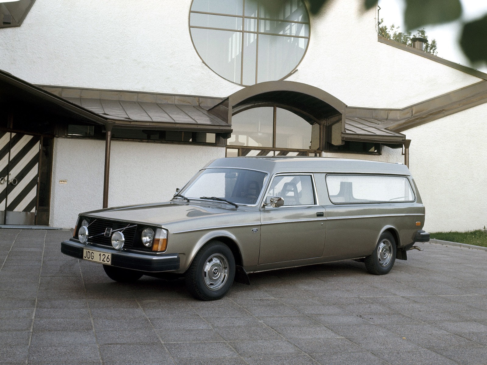 Volvo 245 photo 20