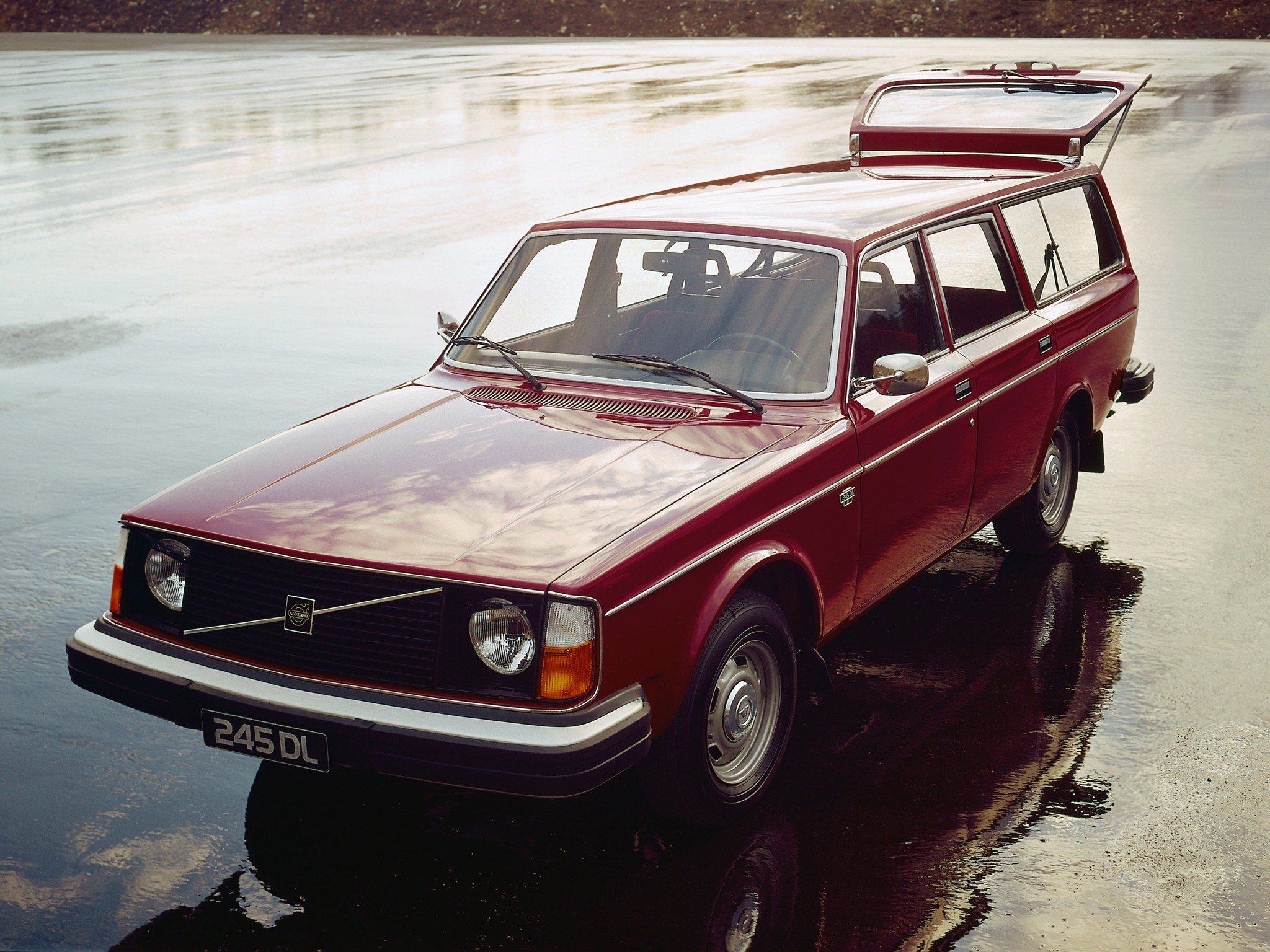 Volvo 245 photo 23