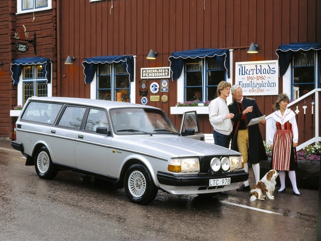 Volvo 245 photo 6