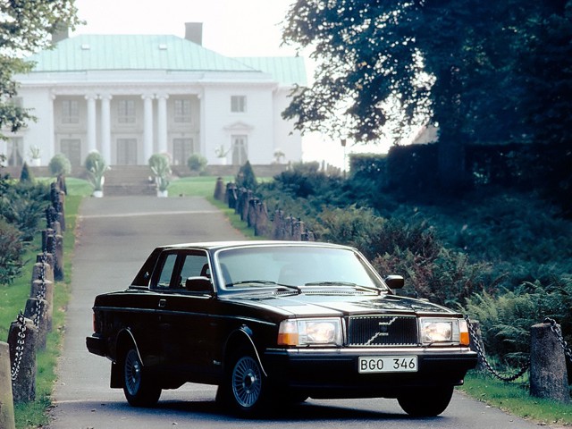 Volvo 262 Foto 9