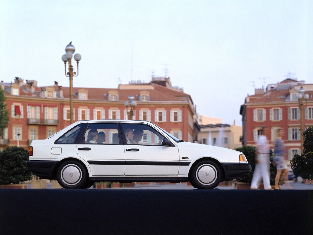 Volvo 440 photo 5