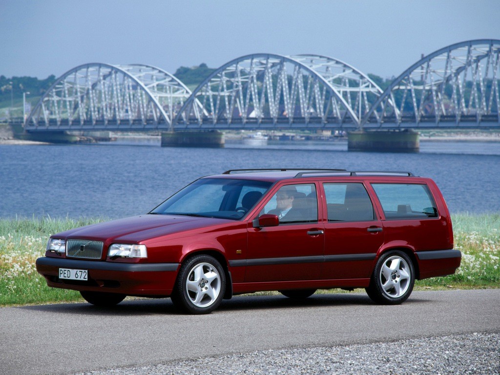 Volvo 850 Estate photo 13