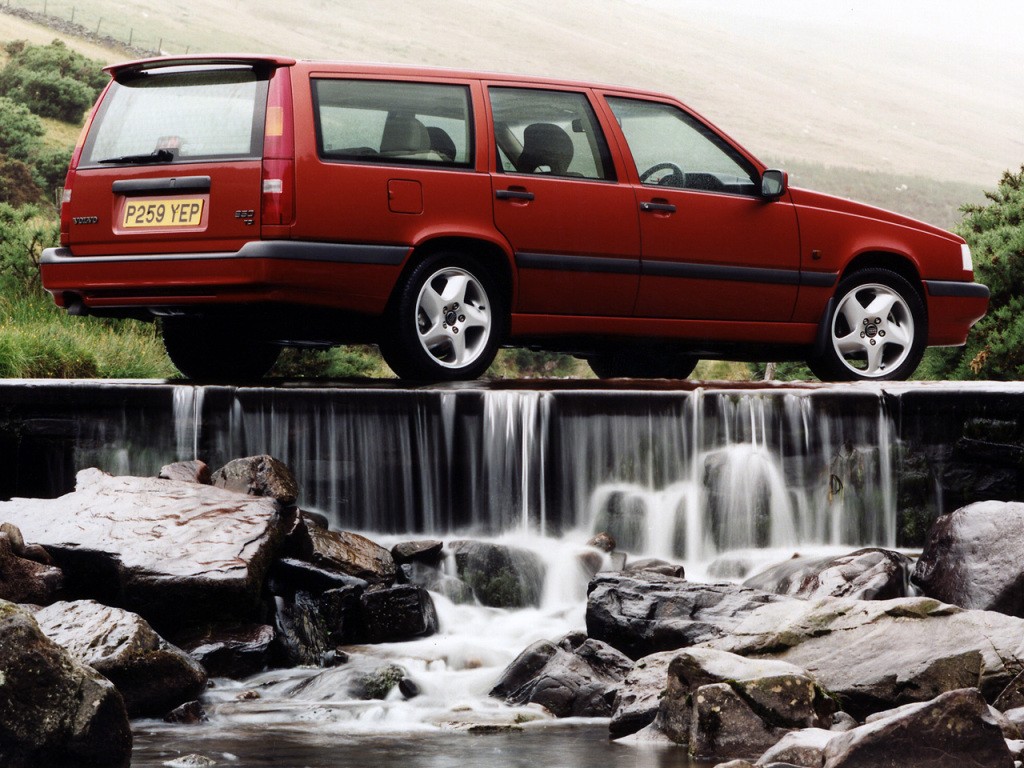 Volvo 850 Estate photo 14