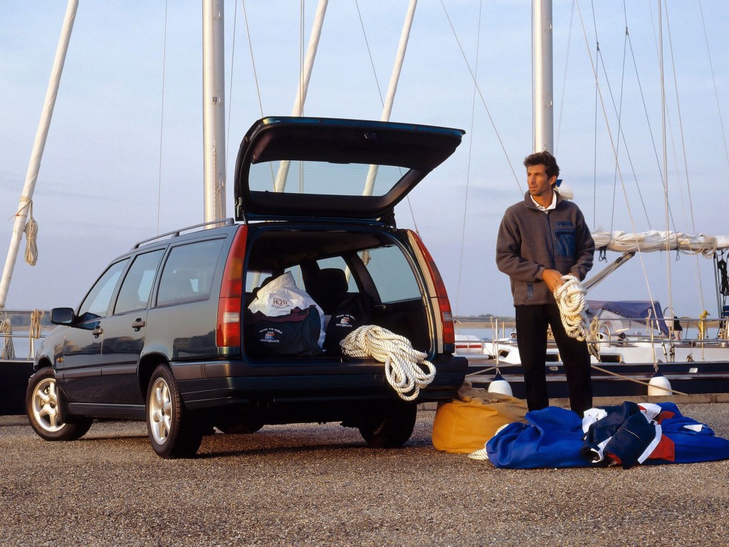 Volvo 850 Estate photo 19