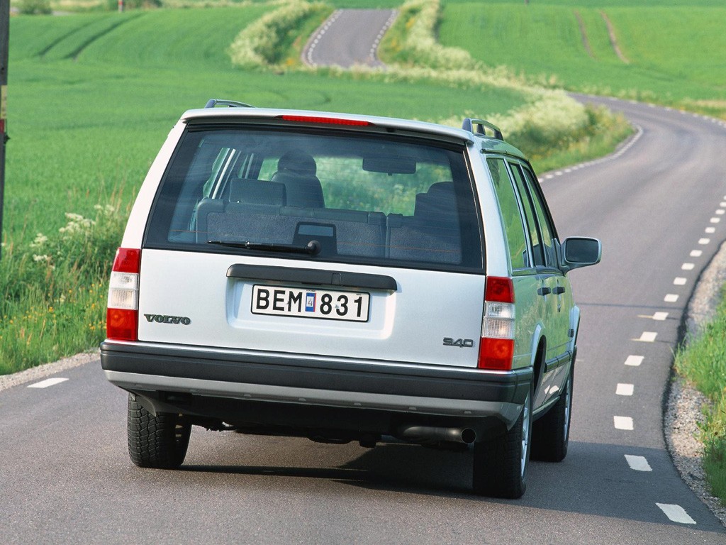 Volvo 940 Estate photo 12