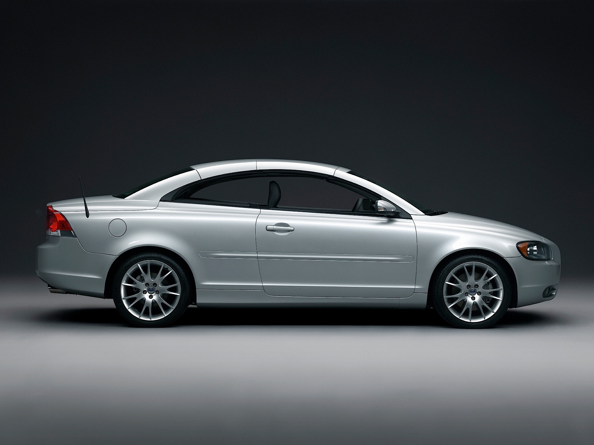 Volvo C70 photo 10