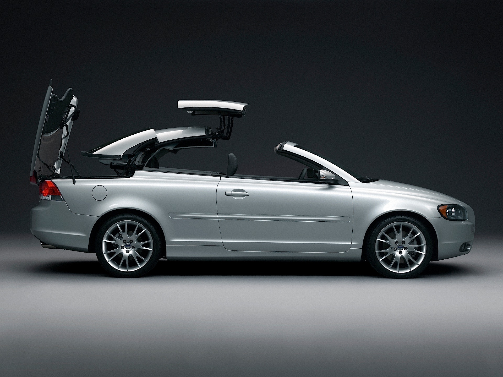 Volvo C70 photo 11