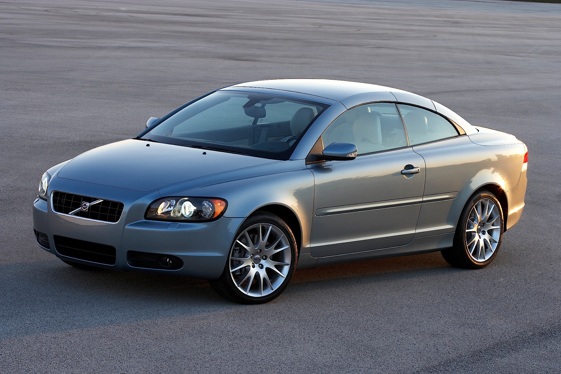 Volvo C70 photo 19