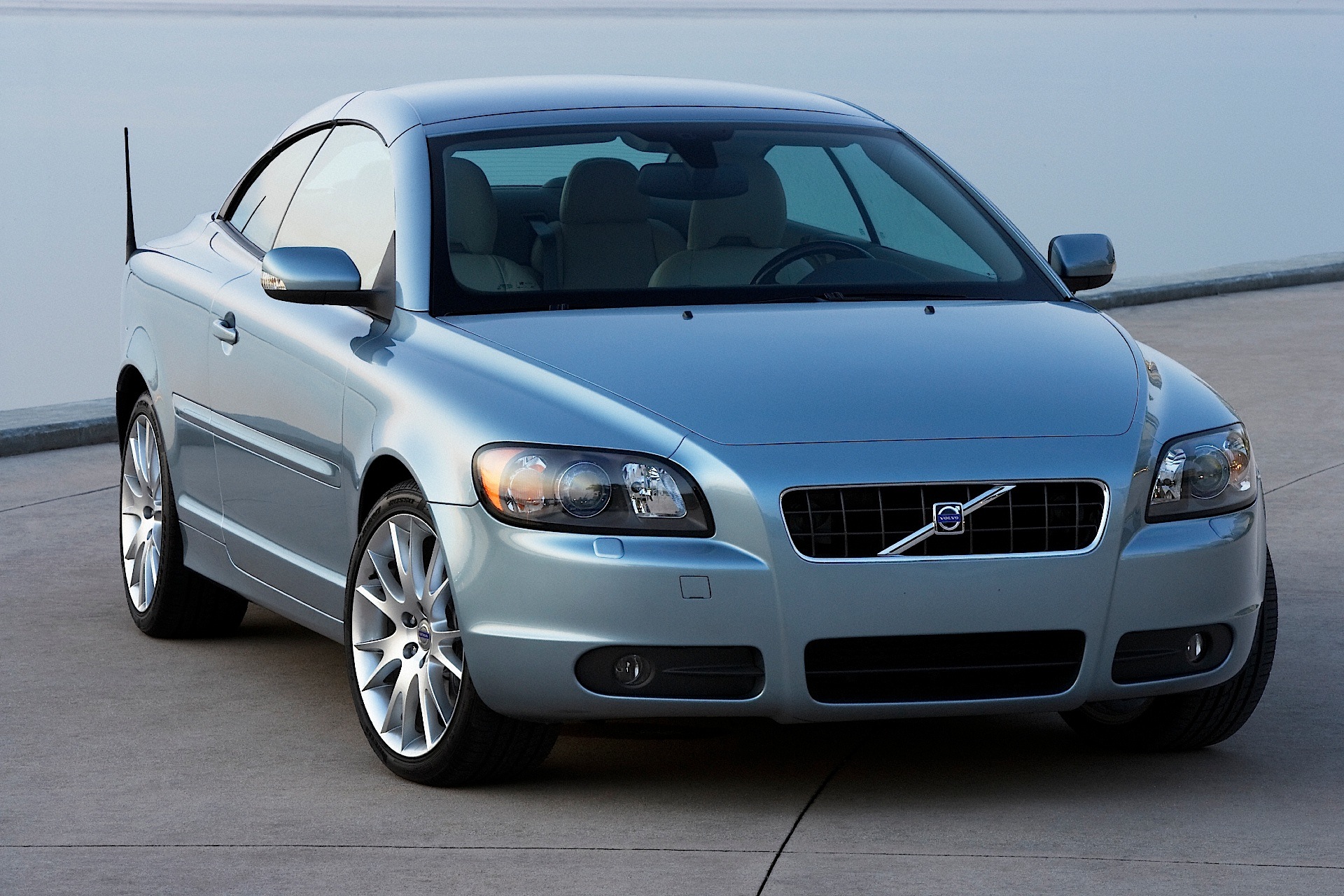 Volvo C70 photo 20