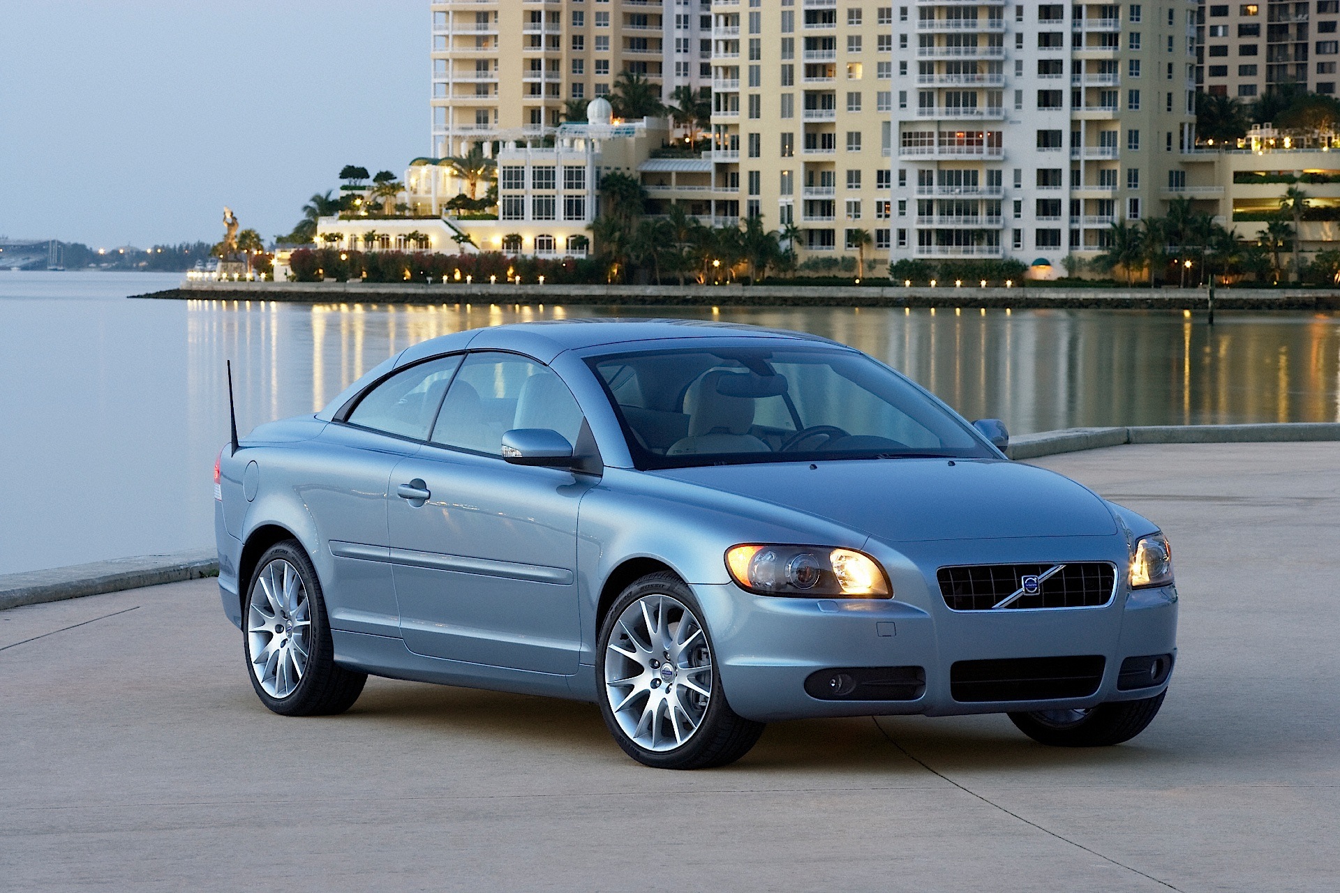 Volvo C70 photo 21