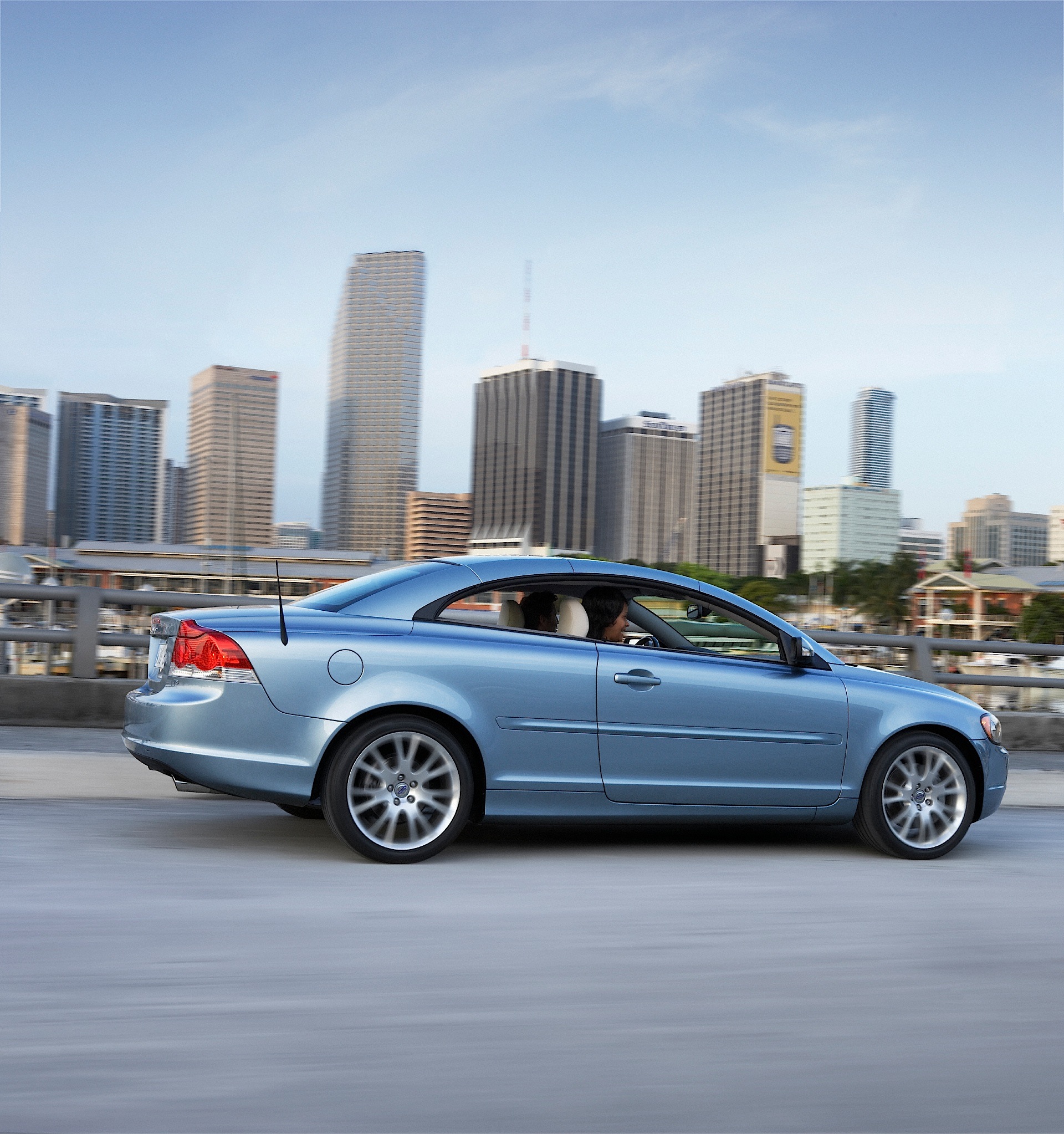 Volvo C70 photo 23