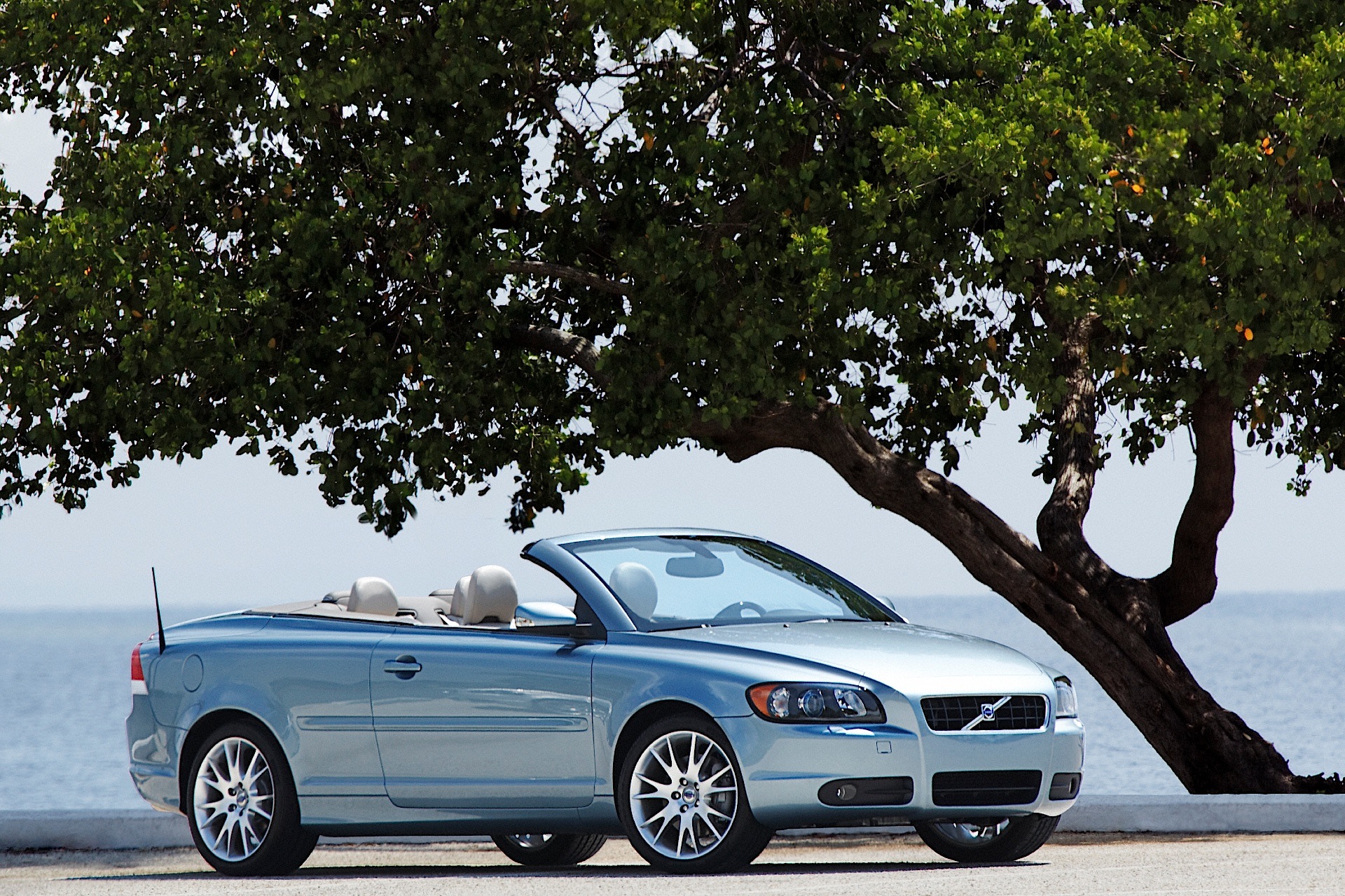 Volvo C70 photo 28