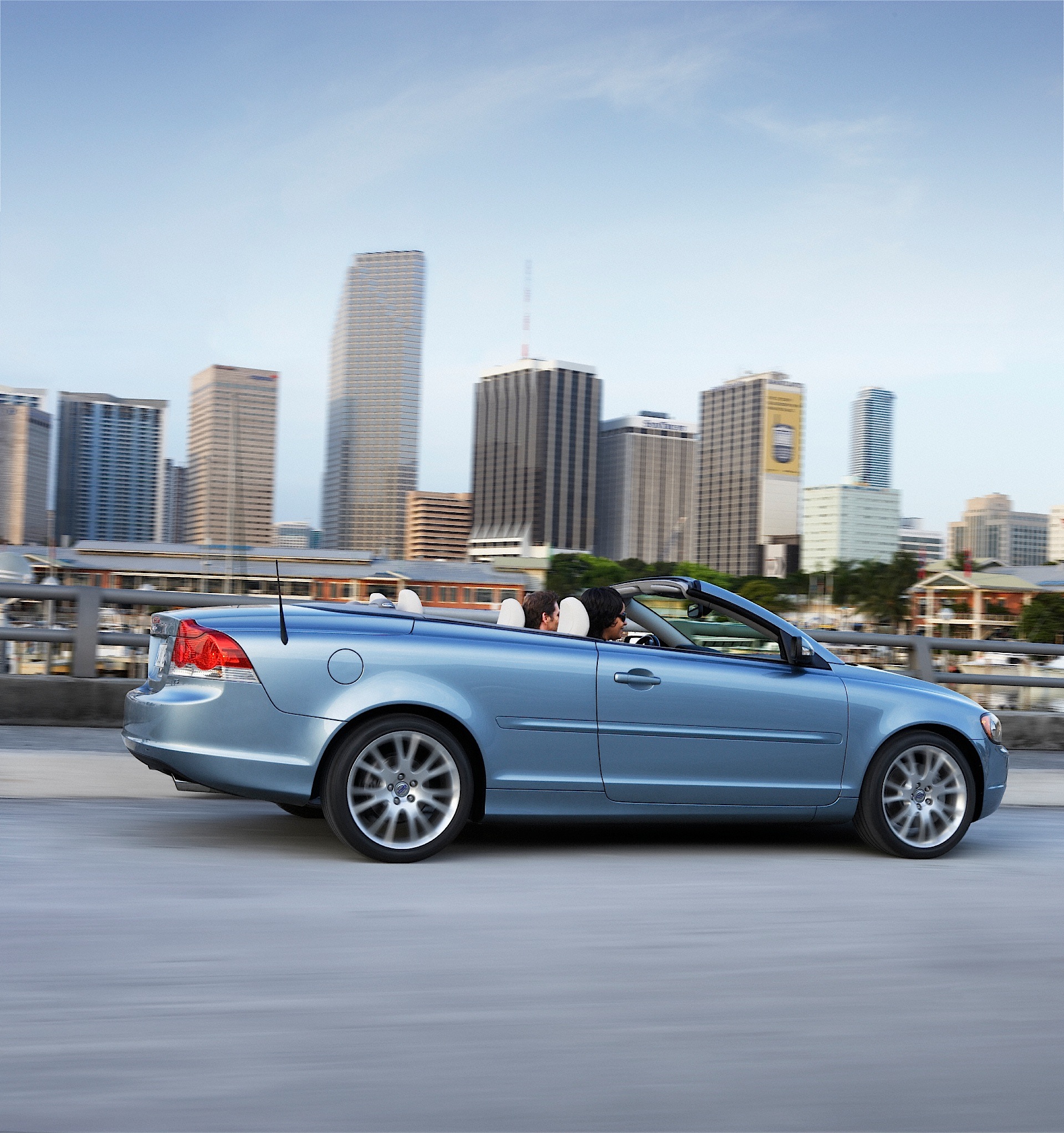 Volvo C70 photo 29