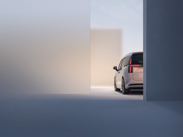 Volvo Em90 photo 8