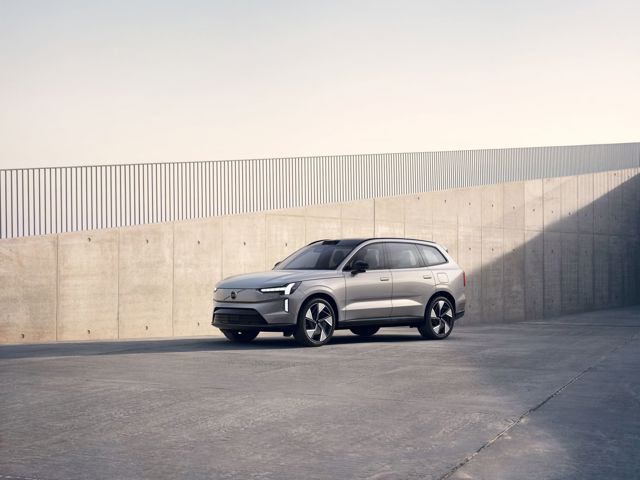 VOLVO EX90