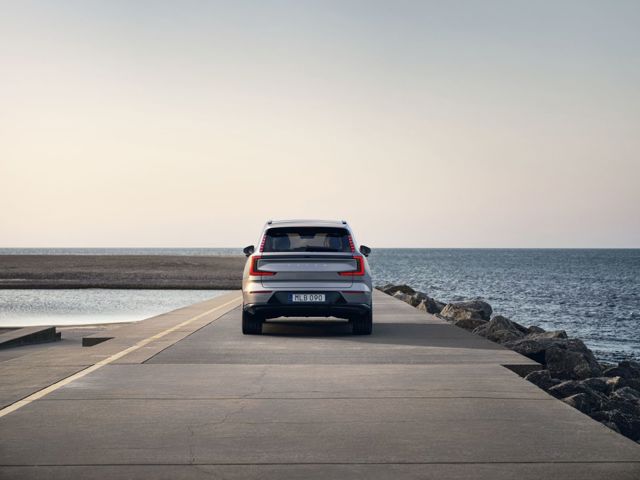 Volvo Ex90 photo 8