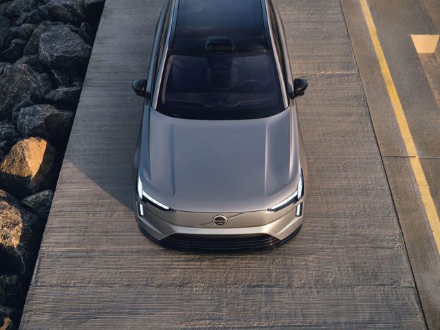 Volvo Ex90 photo 9