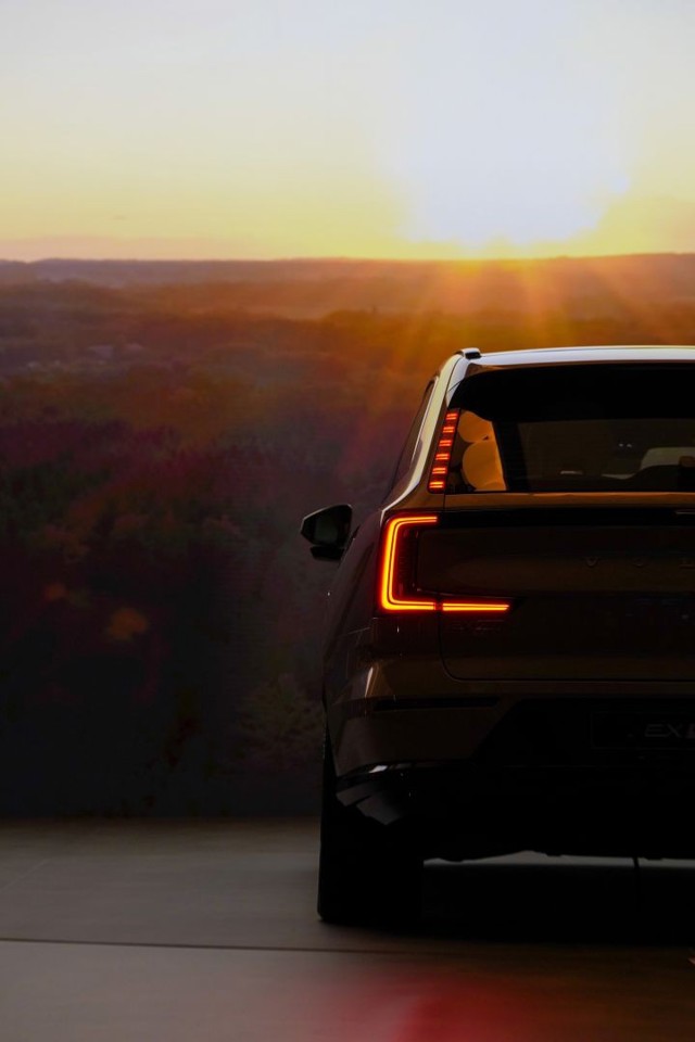Volvo Ex90 photo 36