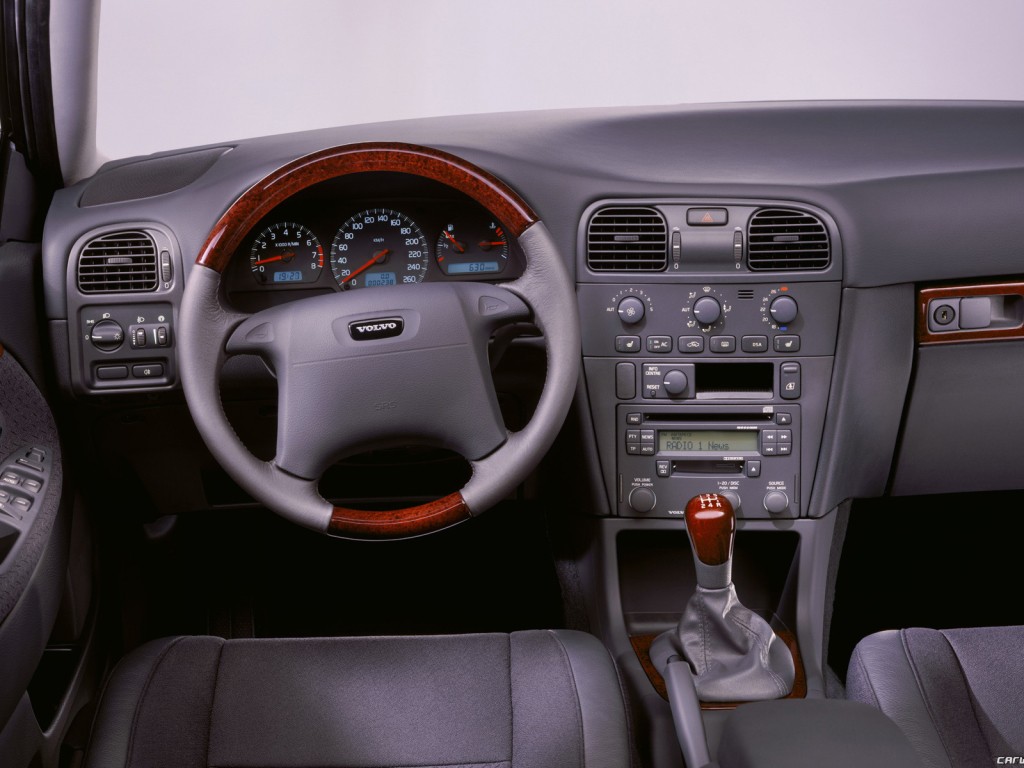 Volvo S40 photo 14