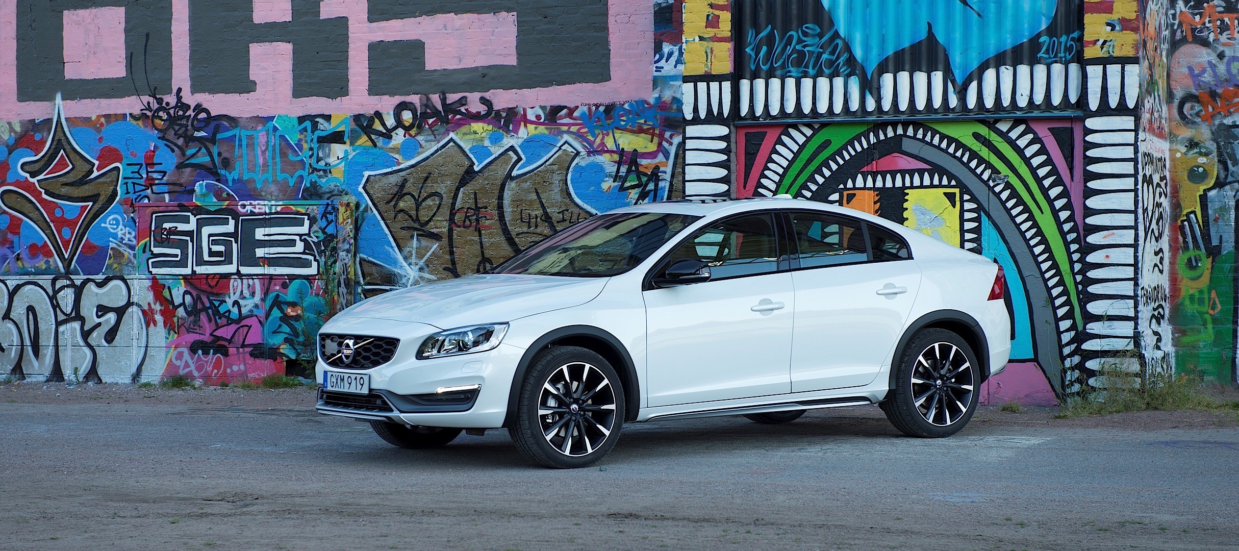 Volvo S60 Cross Country photo 9