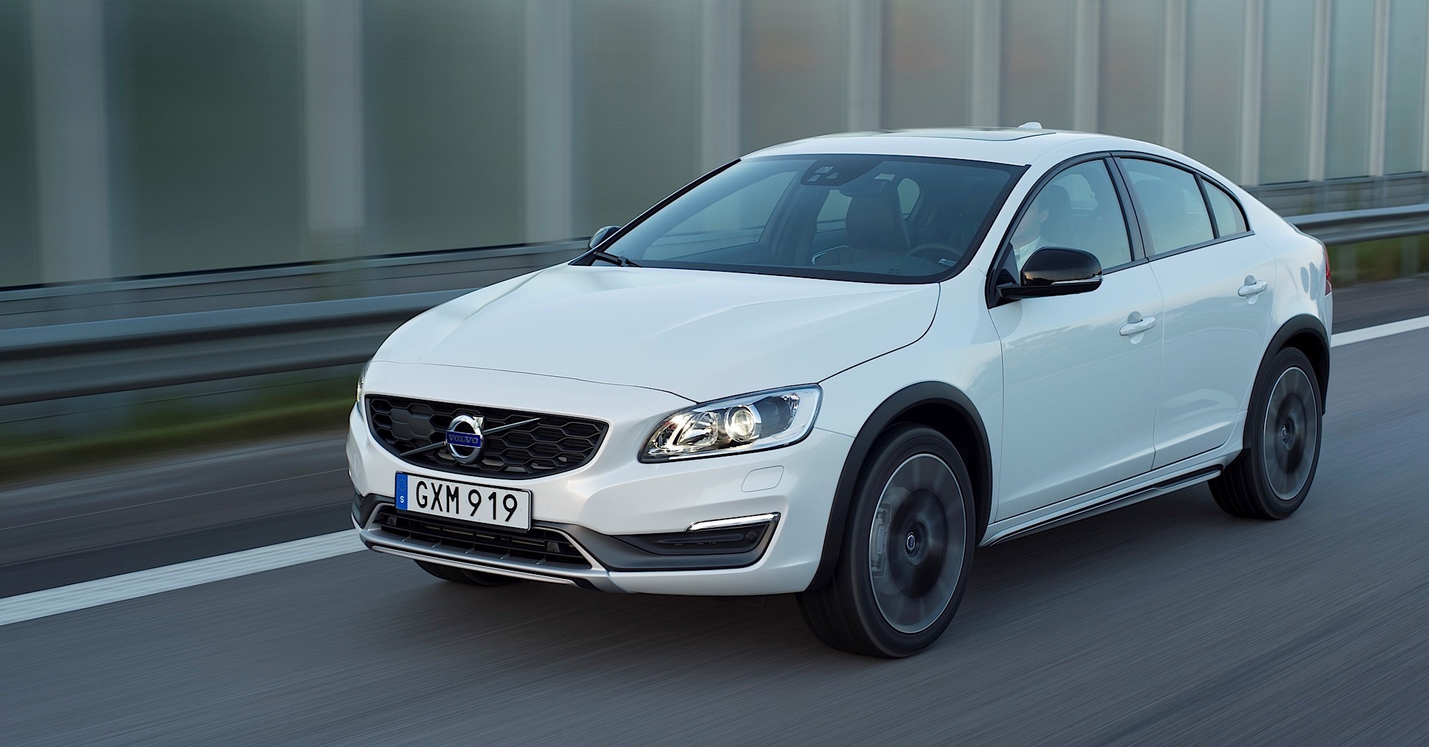 Volvo S60 Cross Country photo 19