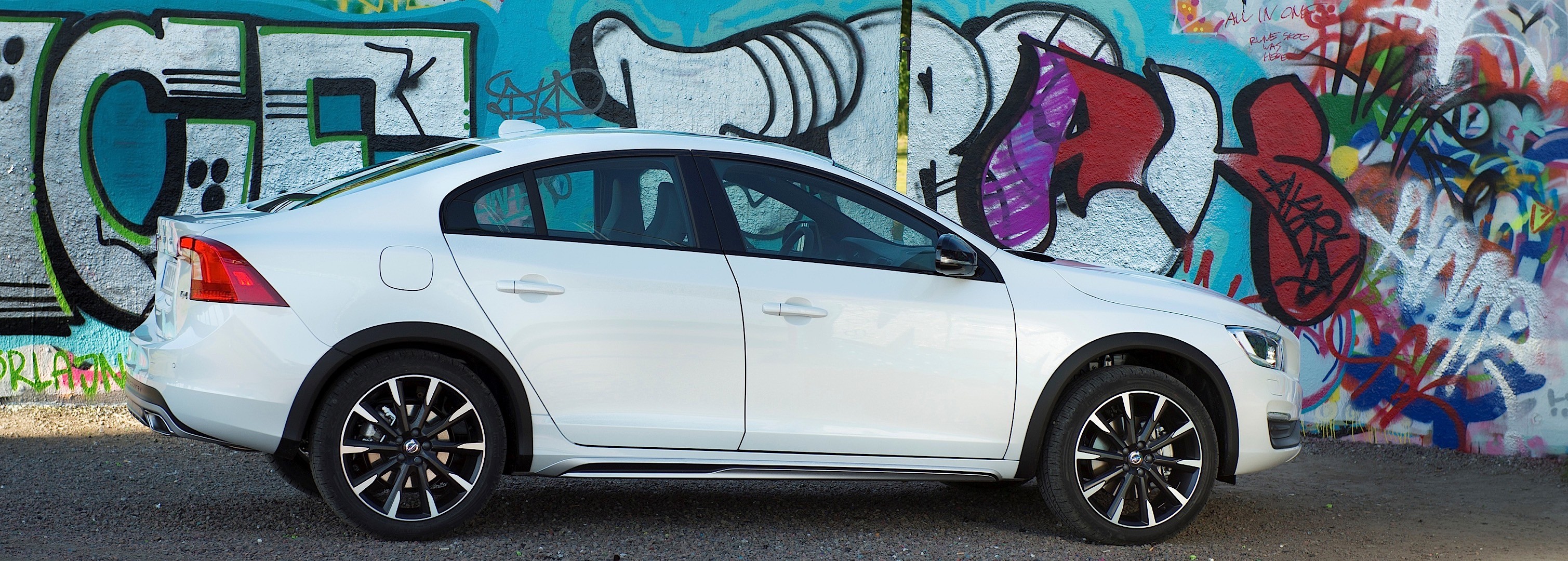 Volvo S60 Cross Country photo 20