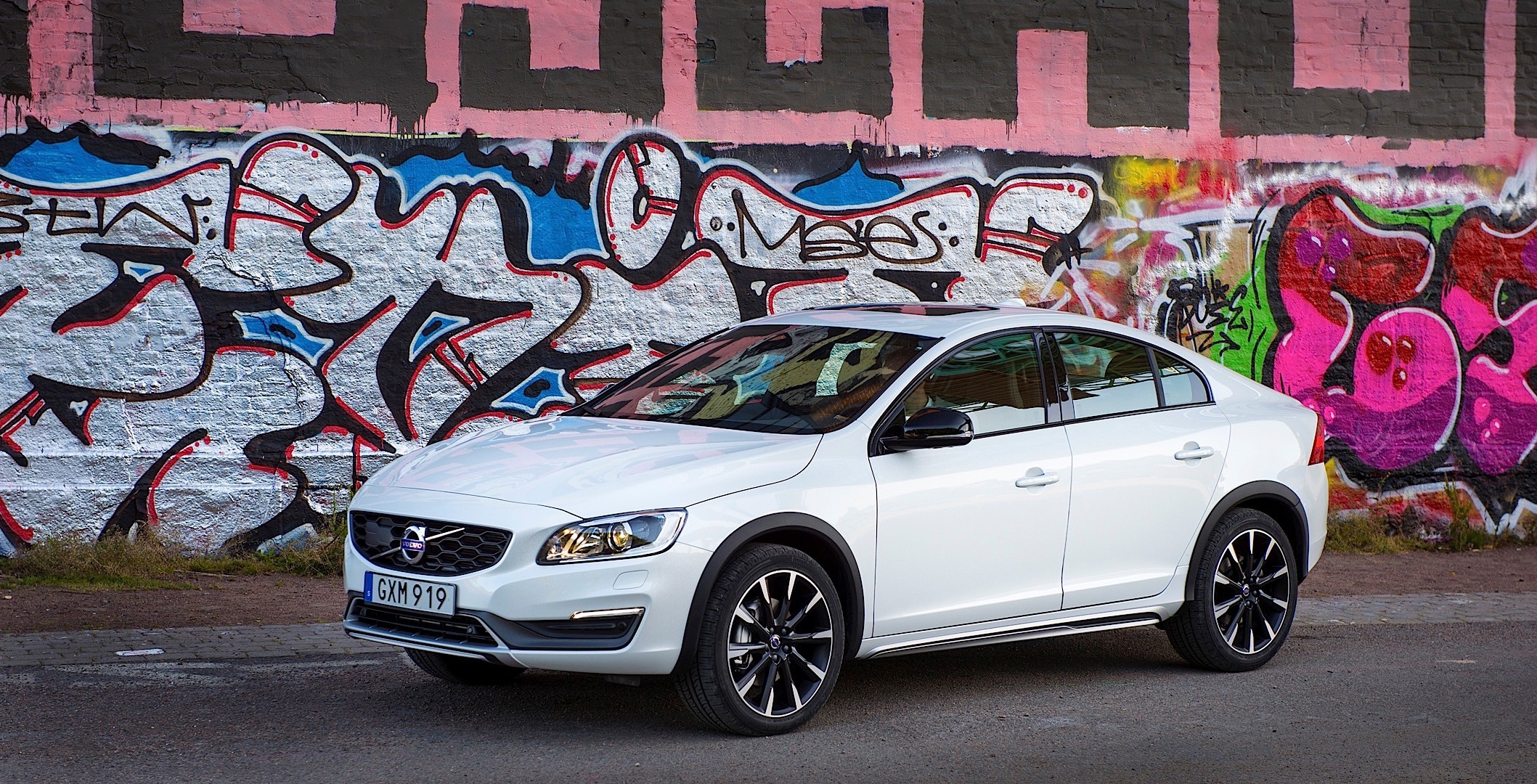 Volvo S60 Cross Country photo 22